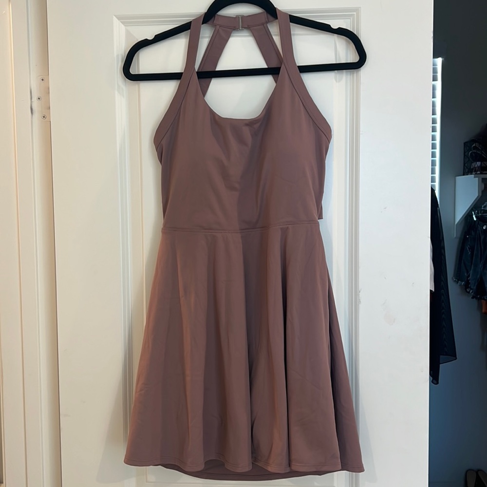 New never worn active dress size medium